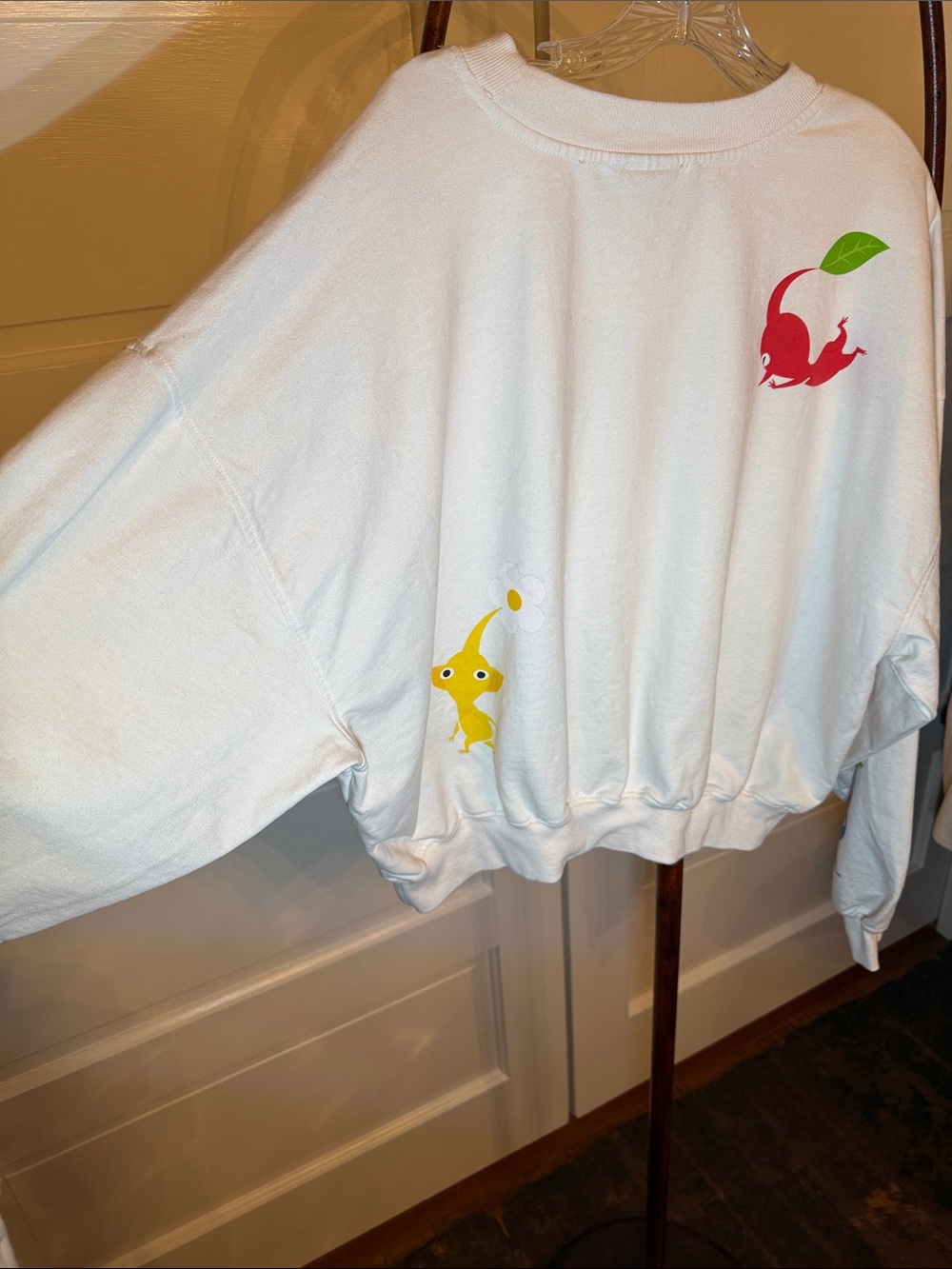 Nintendo Pikmin Graphic Cropped Sweatshirt Oversized Cute Gamer Cozy White Large - Picture 3 of 13
